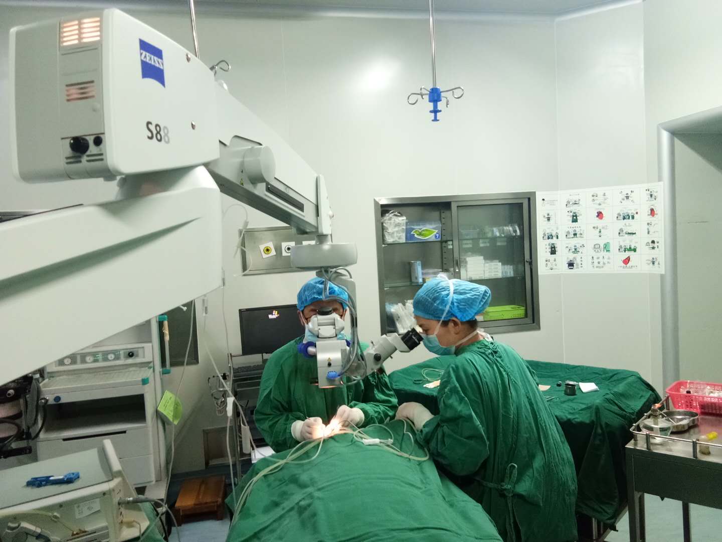 荆州首台蔡司高性能眼科手术显微镜登陆公安县中医医院眼科